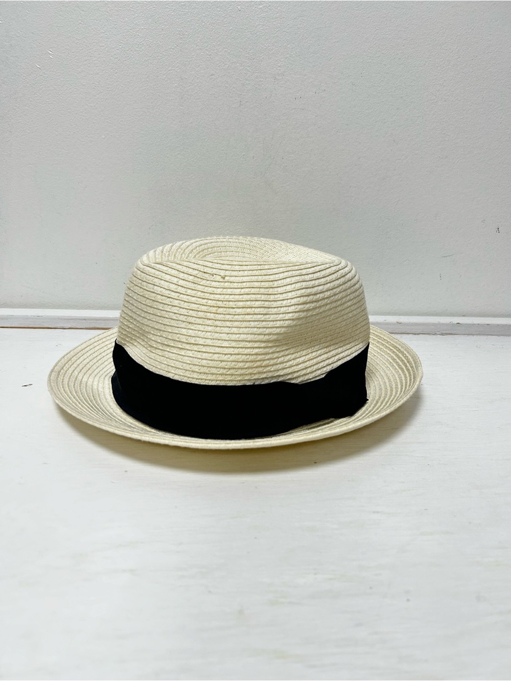 Aritzia Talula Women’s Cream Straw Fedora Hat Black Ribbon Band Size‎ S/M